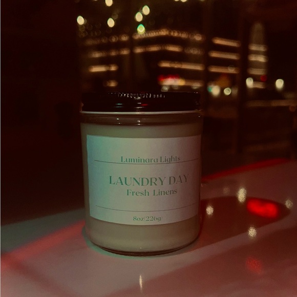 Laundry Day Candle - Fresh Linens - Picture 1 of 1
